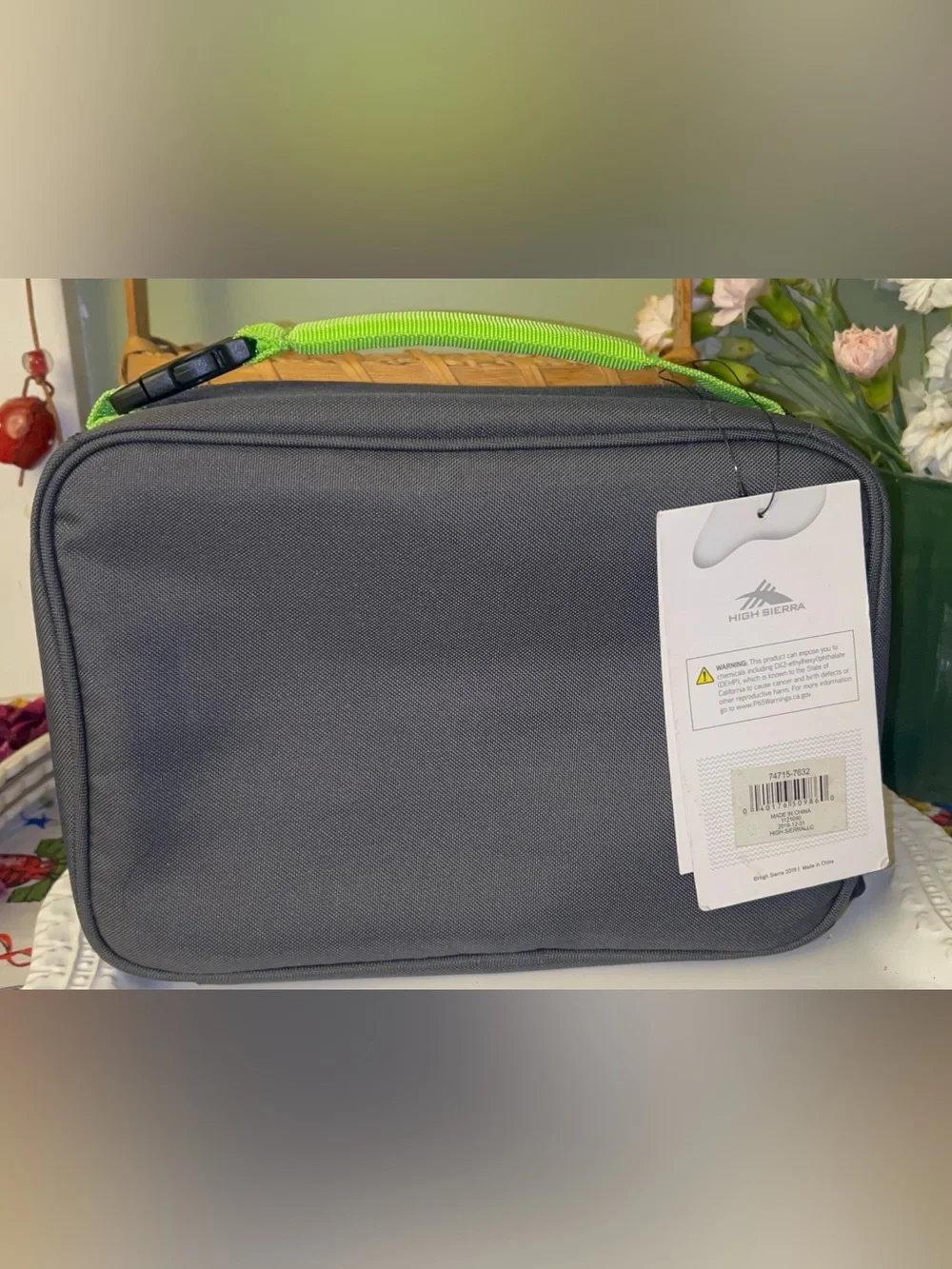 High Sierra single-compartment Grey and Green lunch box NWT